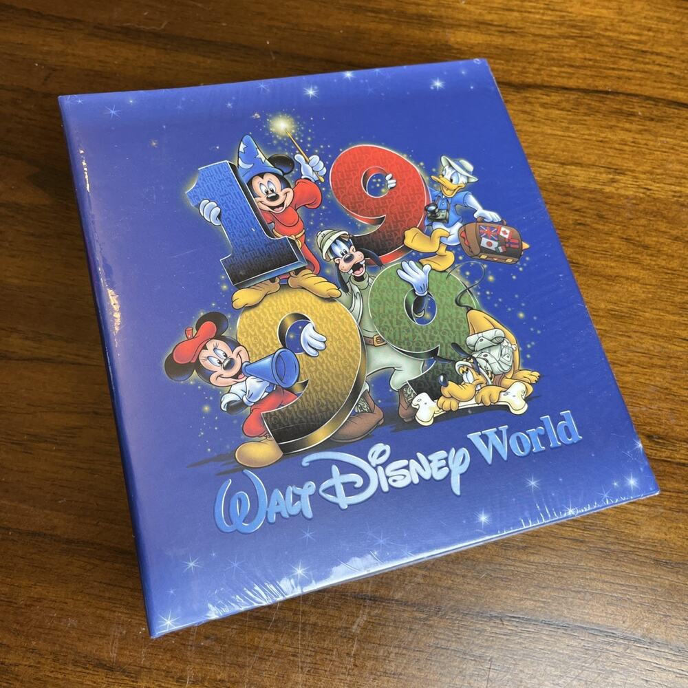 Vintage 1999 Walt Disney World 2 Ring Binder Photo Album Mickey Mouse Millennium